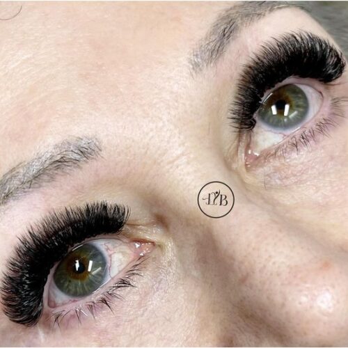 Extensions de cils méga volume donne un regard sublime